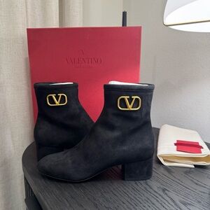 Valentino Garavani V-Logo Ankle Boots Suede Black 38.5